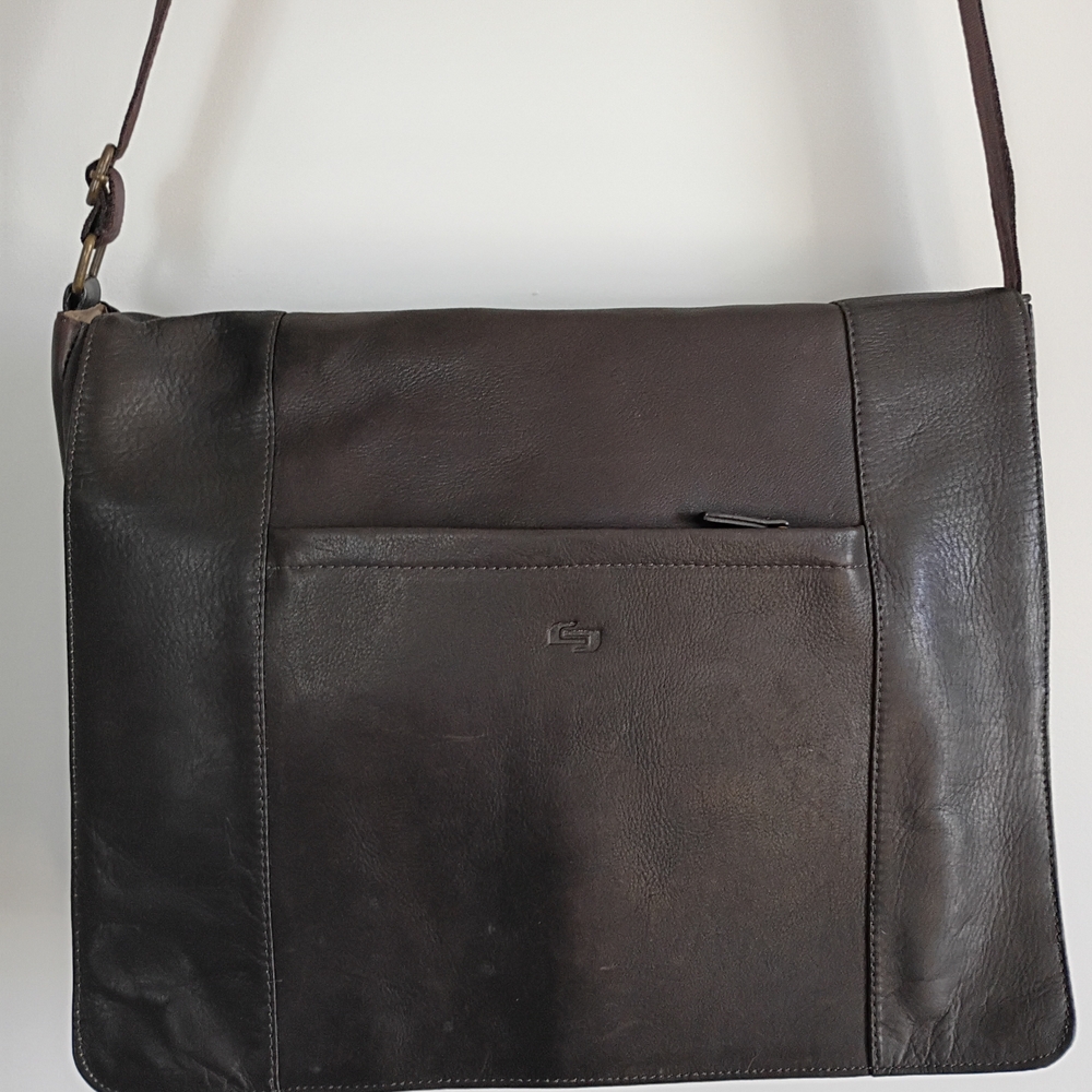 Sophisticated Dark Brown Leather Messenger Bag